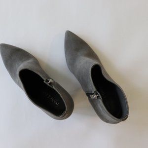 Pointed toe ankle boots